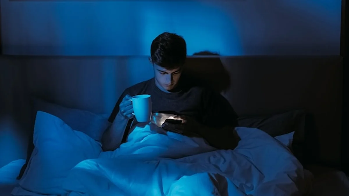 blue light evening smartphone bedroom