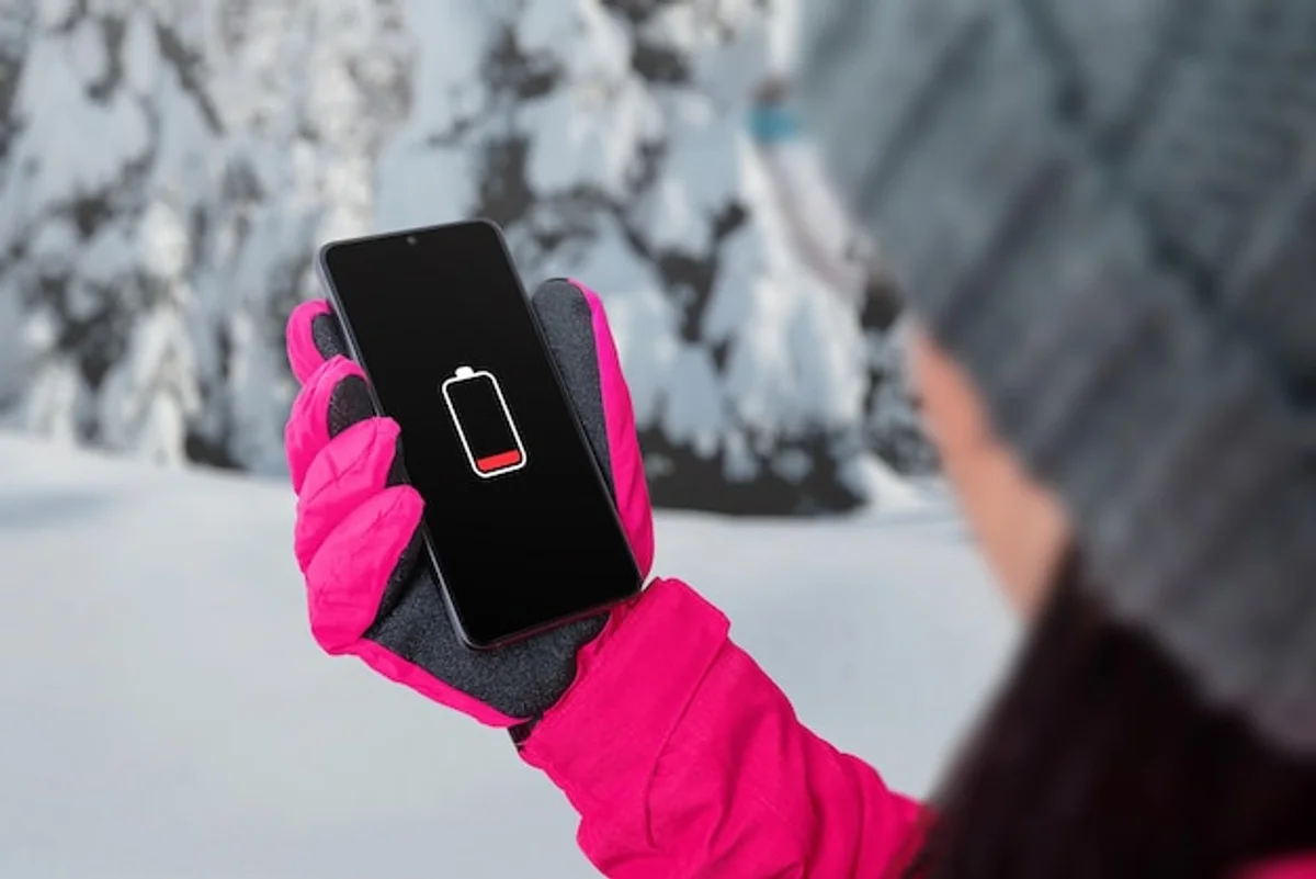 cold weather smartphone battery