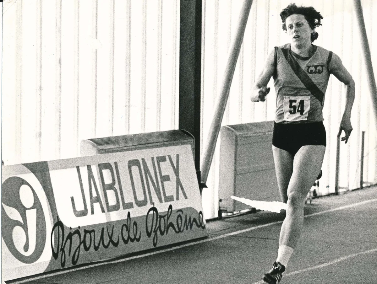 Jarmila Kratochvílová running historic photo