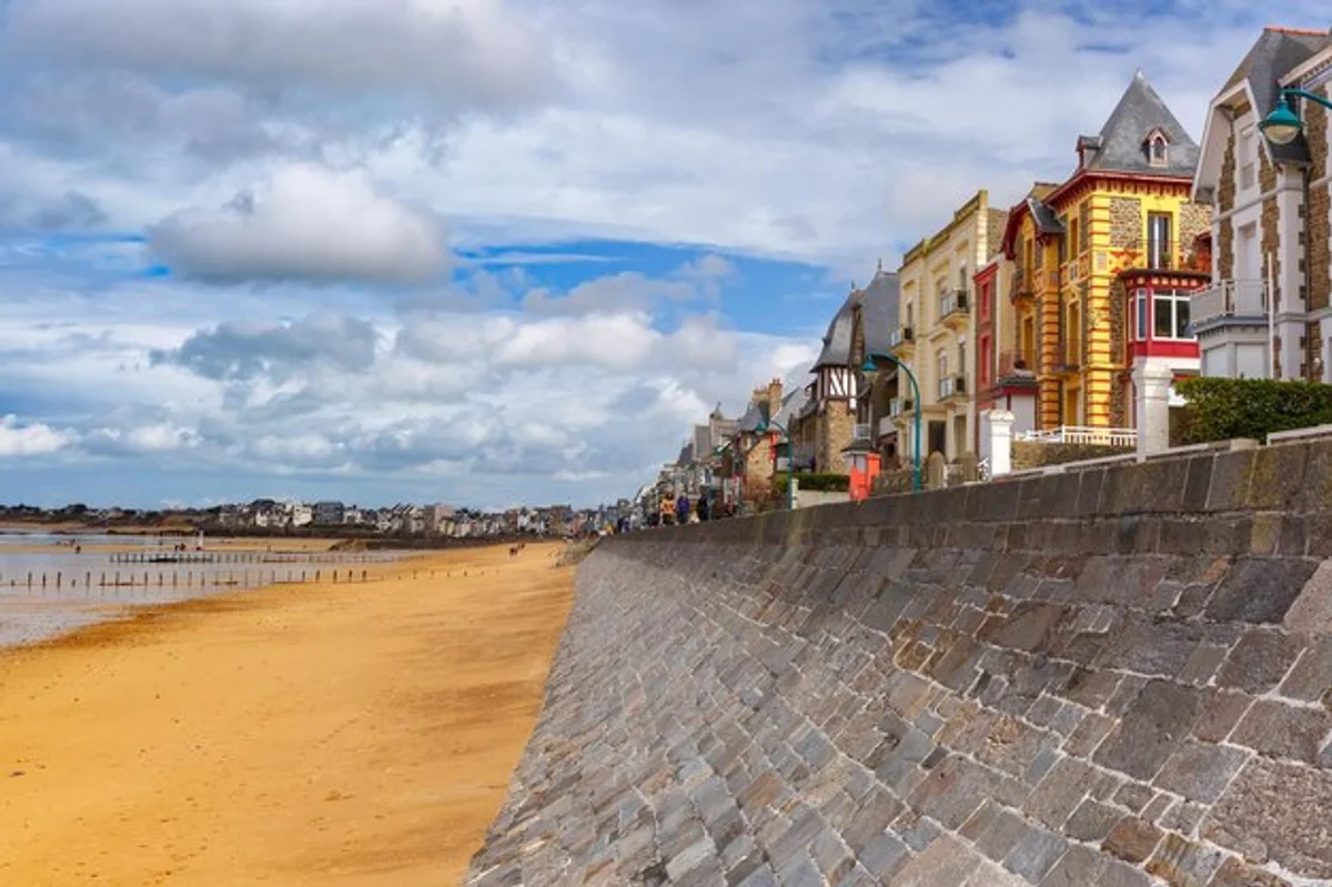 high tide and low tide in europe coast
