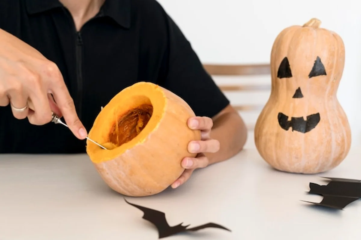 jack-o-lantern pumpkin carving family backyard usa halloween