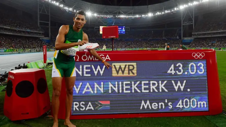 runner breaking world record clock stadium