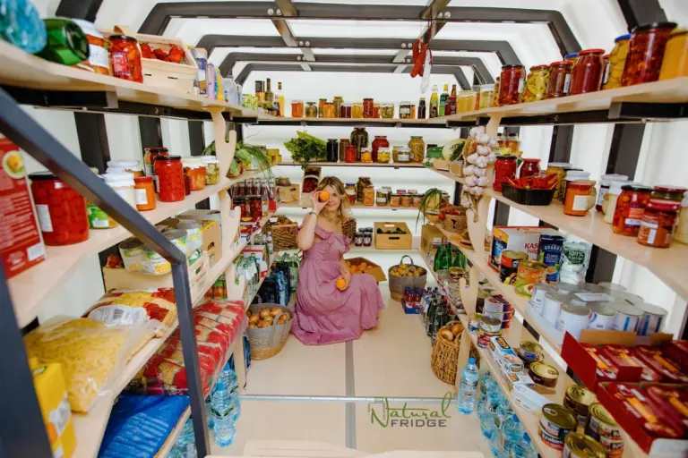 autumn fruit safe storage against mold in Czech cellar