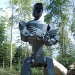 Deep Robotics představuje humanoidního robota se stabilním pohybem v exteriérech