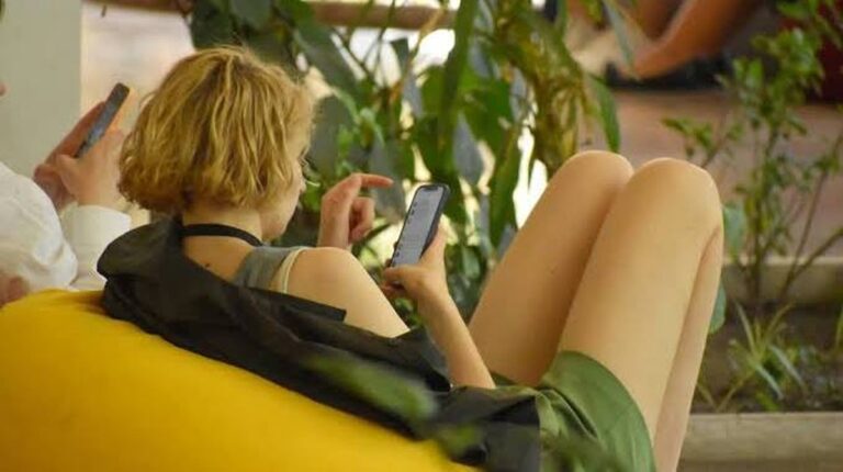 Kolidace online kultury tvůrců způsobená nekonečným odpadem AI