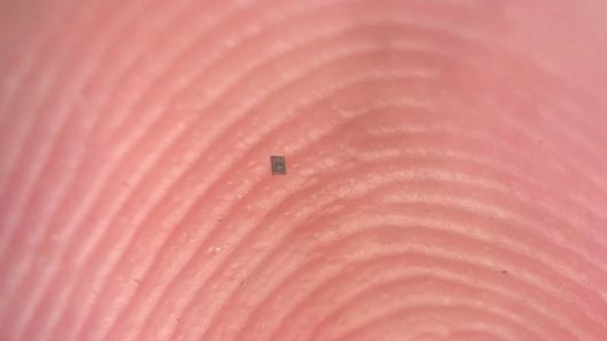 Nejmenší programovatelný autonomní robot na světě stojí pouhý jeden americký cent