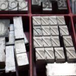 Neobvyklé chování olova v experimentech s částicovými urychlovači