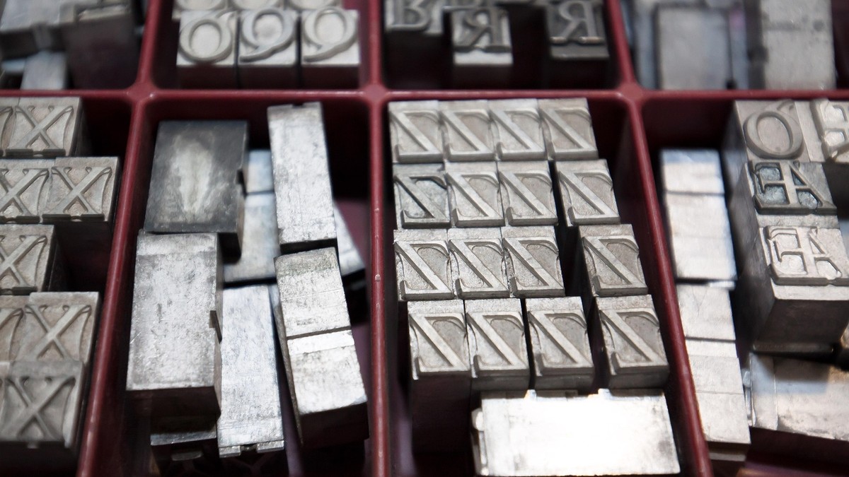 Neobvyklé chování olova v experimentech s částicovými urychlovači