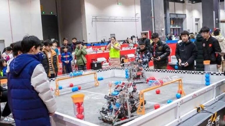 Students from Ecuador Win Awards at Robotics World Championship in China