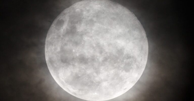 Superúplněk v lednu 2026: Co nás čeká na obloze