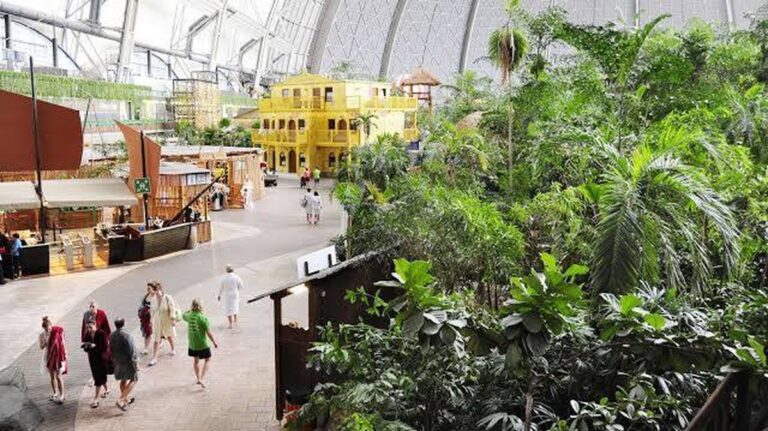 Tropický svět v Německu – největší vnitřní deštný prales na světě