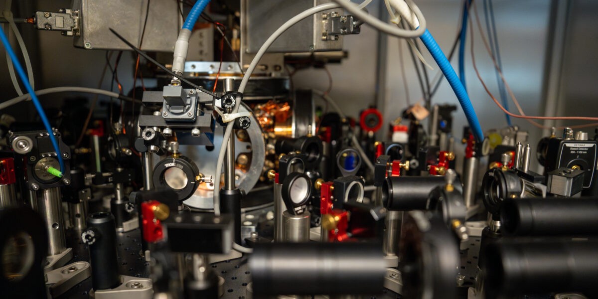 Kvantový experiment překvapuje, i fyziku: Jak se energie skutečně přenáší