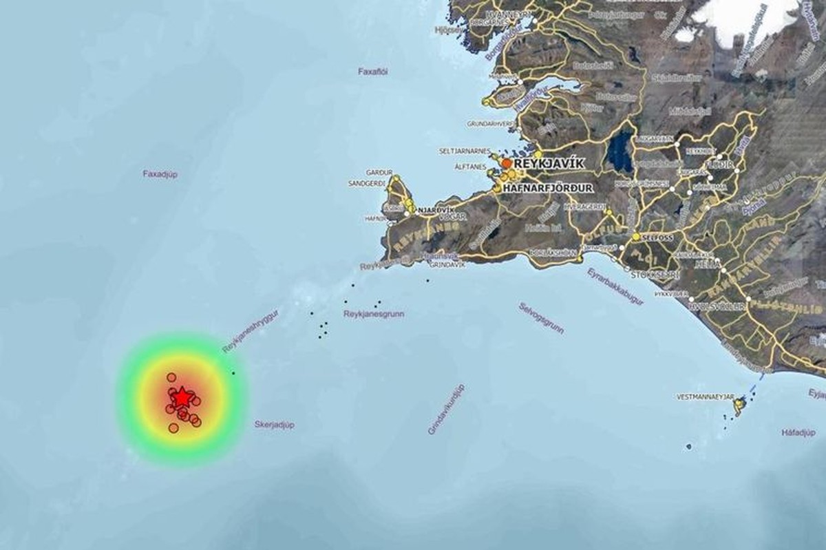 Ohniskový zemětřesení na Reykjanes Ridge