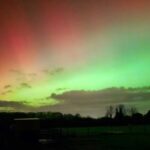Polární záře osvěcuje oblohu nad Irskem