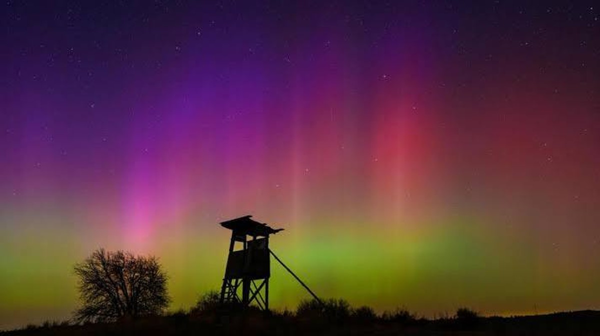 Pozoruhodná polární záře byla viditelná až v předhůří Alp po sluneční bouři
