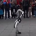 Robot humanoid s umělou inteligencí překvapil kolemjdoucí v Concepciónu