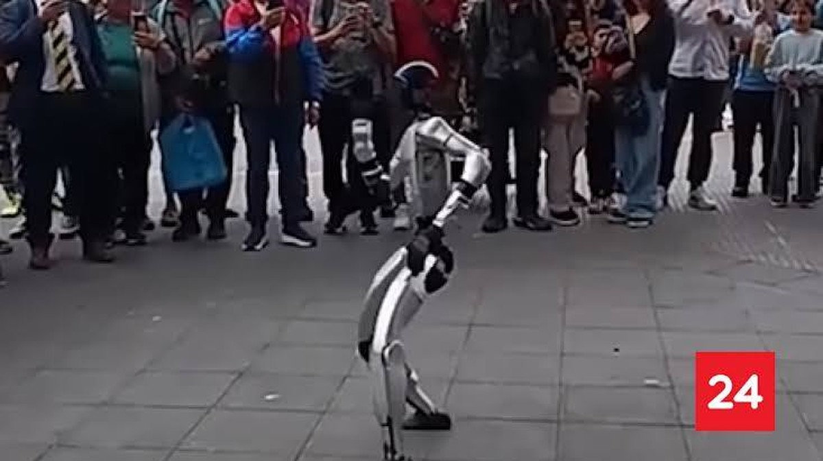 Robot humanoid s umělou inteligencí překvapil kolemjdoucí v Concepciónu