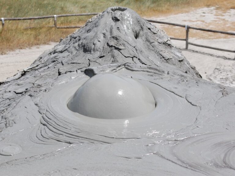 Účinky geologických procesů v Přírodní rezervaci Salse di Nirano